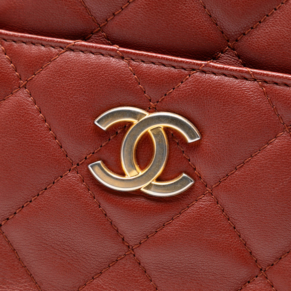 Pre-Loved Chanel Paris Hamburg Quilted Lambskin and Jersey Camera Case - Picture 6 of 7